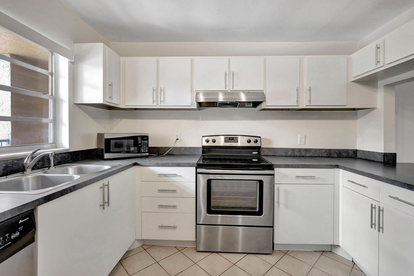 Property Photo: 9450 Live Oak Place 303 FL 33324