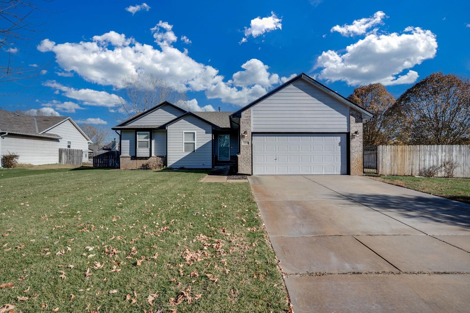 Property Photo:  4410 S Saint Paul Cir  KS 67217 