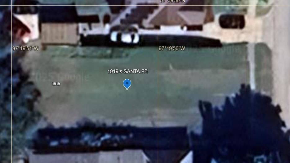 Property Photo:  1919 S Santa Fe  KS 67213 