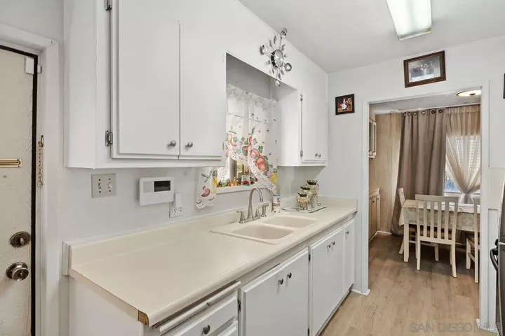 Property Photo:  521 Orange Ave West 24  CA 91911 