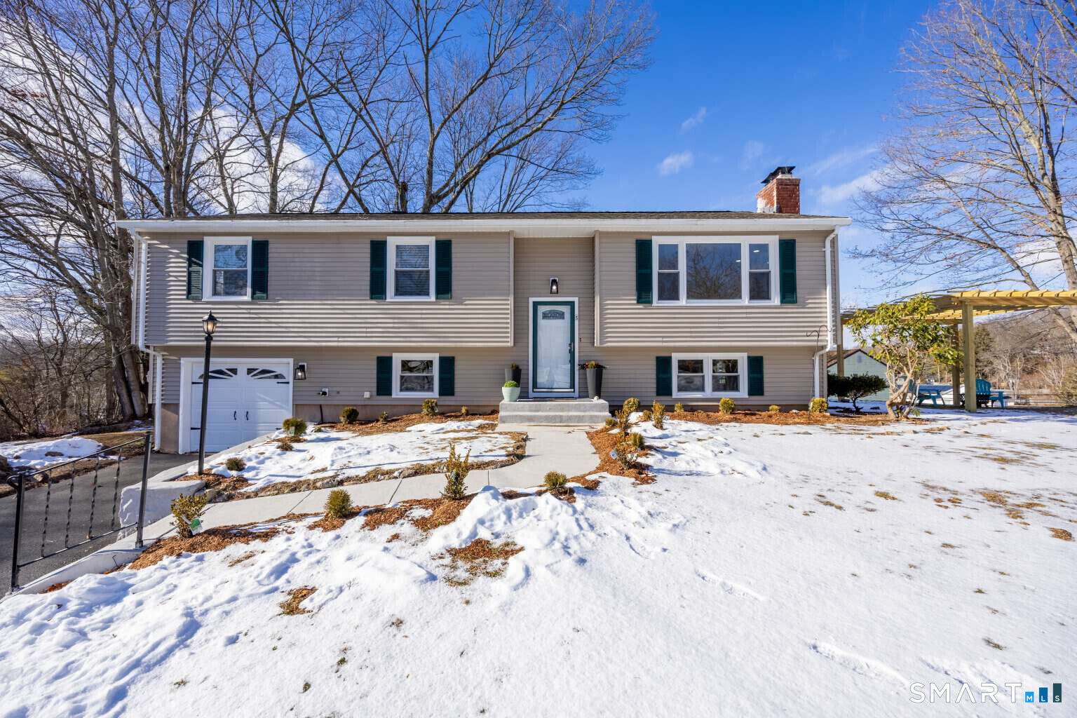 Property Photo:  5 Briarwood Lane  CT 06405 