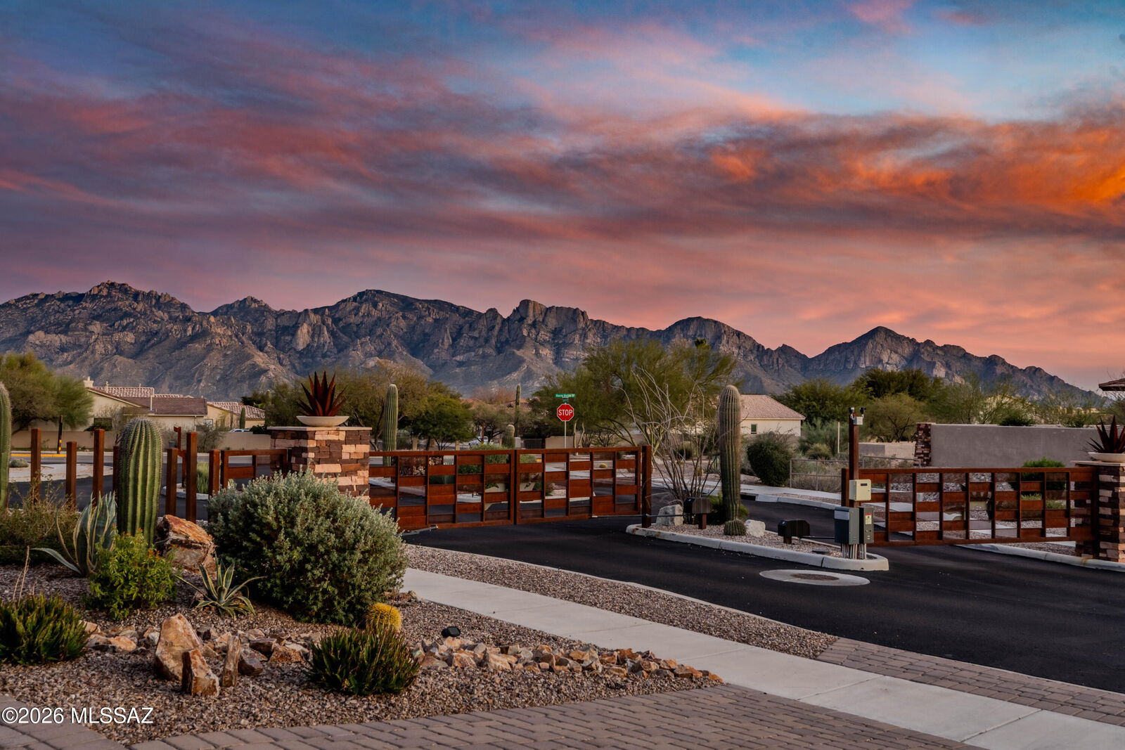 Property Photo:  320 W Saguaro Arm Trail  AZ 85755 