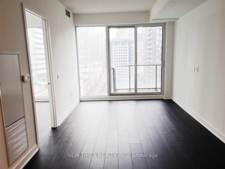 Property Photo: 125 Blue Jays Way 2909 ON M5V 0N5