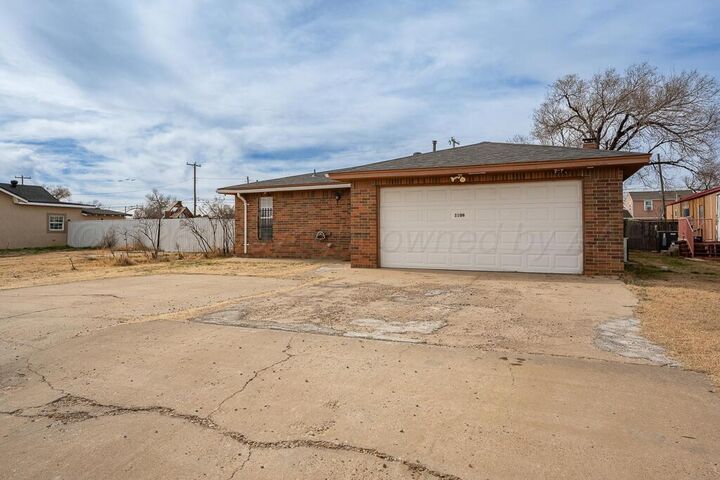 Property Photo: 2106 S Cleveland Street TX 79103-1219