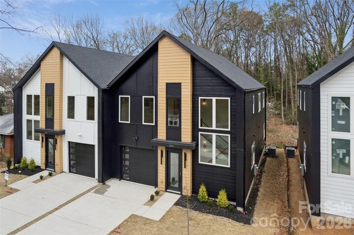 Property Photo: 2416 Crestview Drive NC 28216