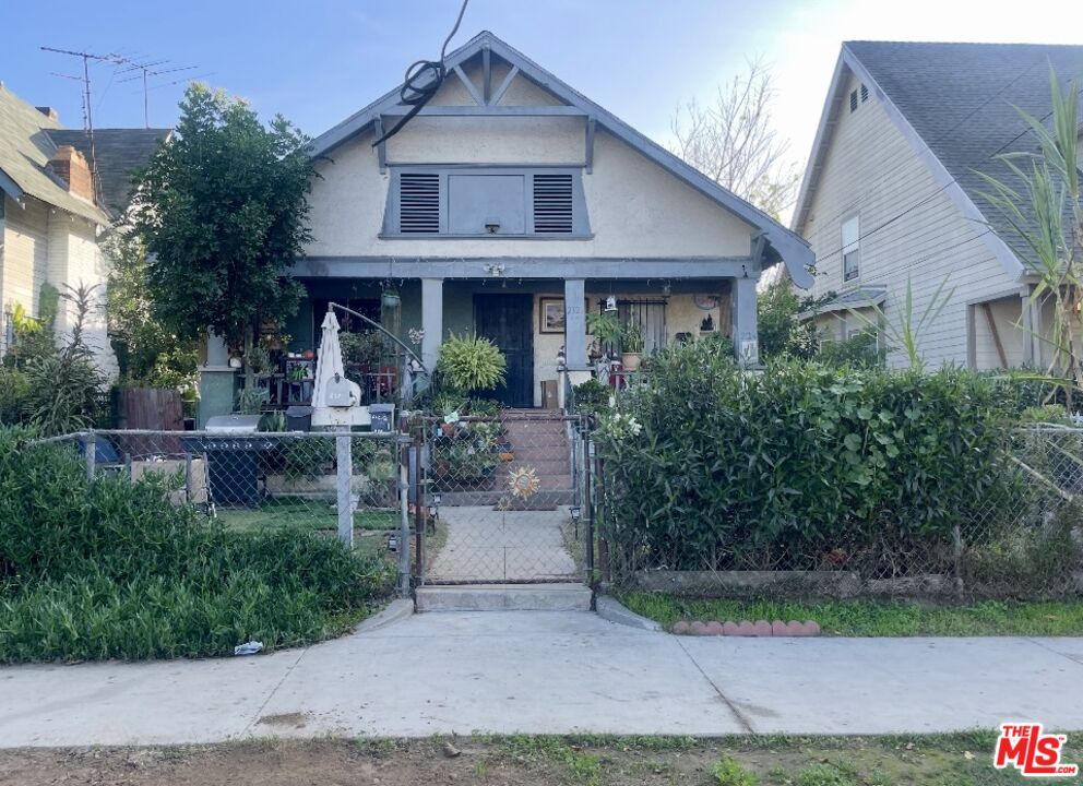 Property Photo:  210 W 47th St  CA 90037 