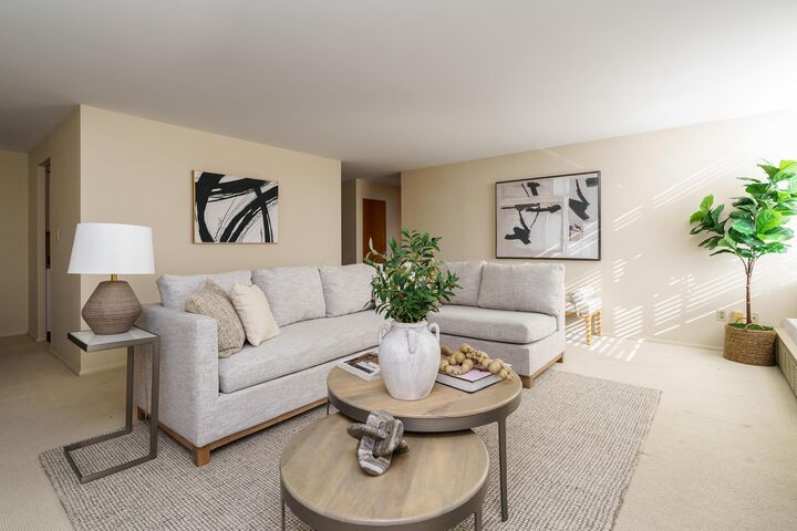 Property Photo:  1000 Urlin Avenue  OH 43212 