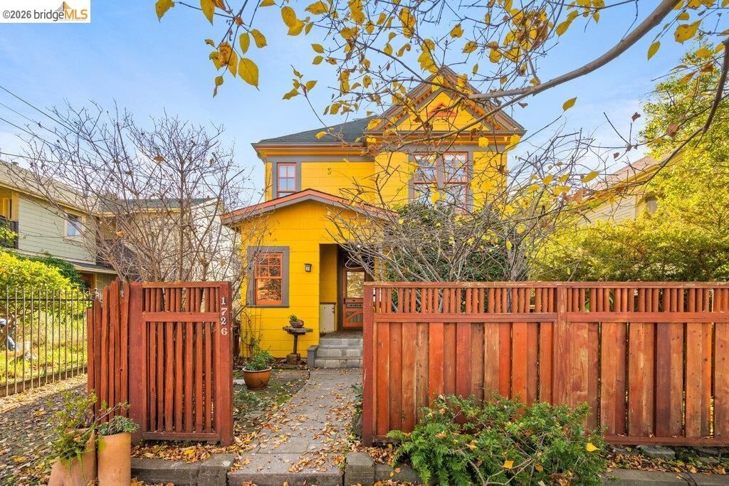 Property Photo: 1726 Parker St 2 CA 94703