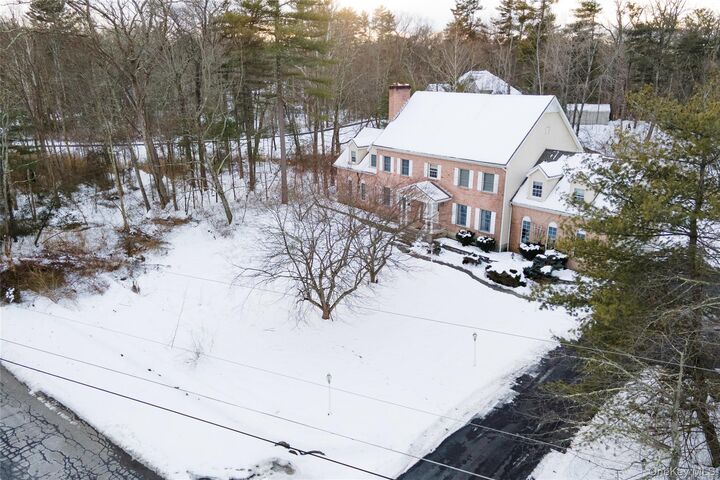 Property Photo:  17 Stonegate Drive  NY 12538 