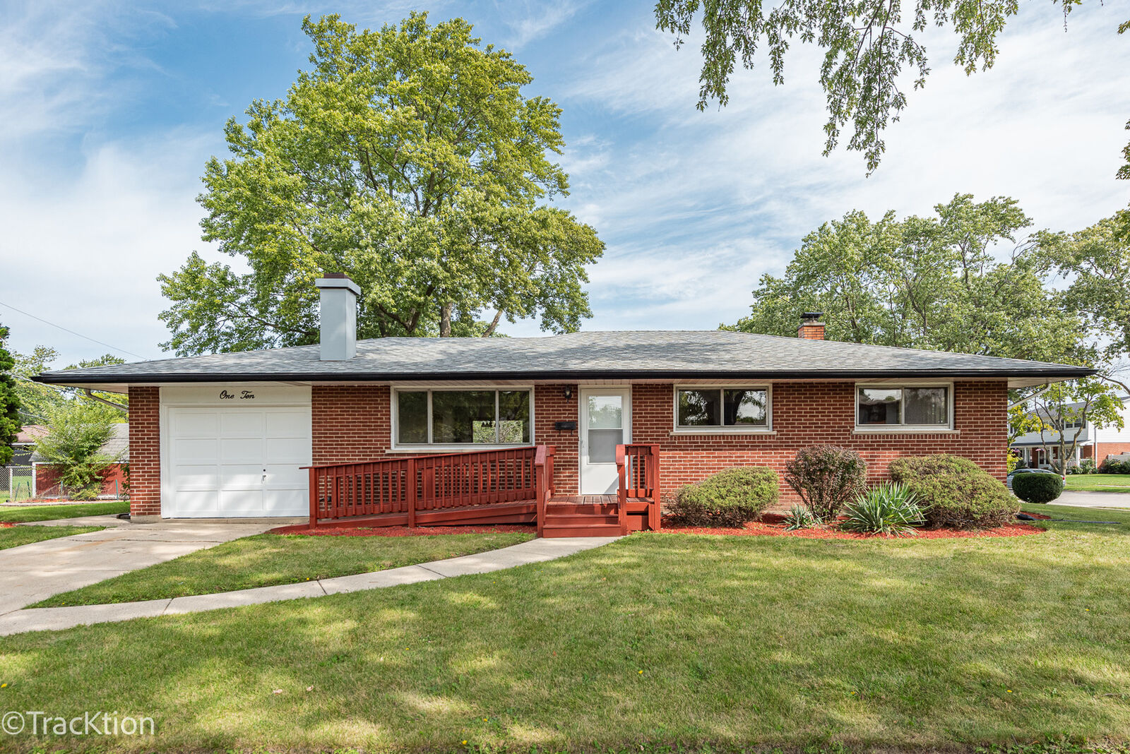 Property Photo: 110 Westmere Road IL 60016