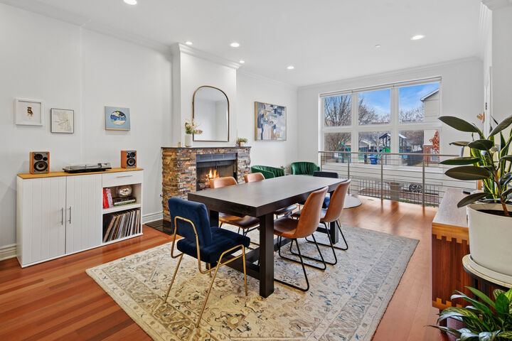 Property Photo:  1423 N Artesian Avenue 1  IL 60622 