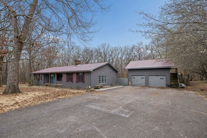 Property Photo:  305 Oak Leaf Cir  TN 37398 