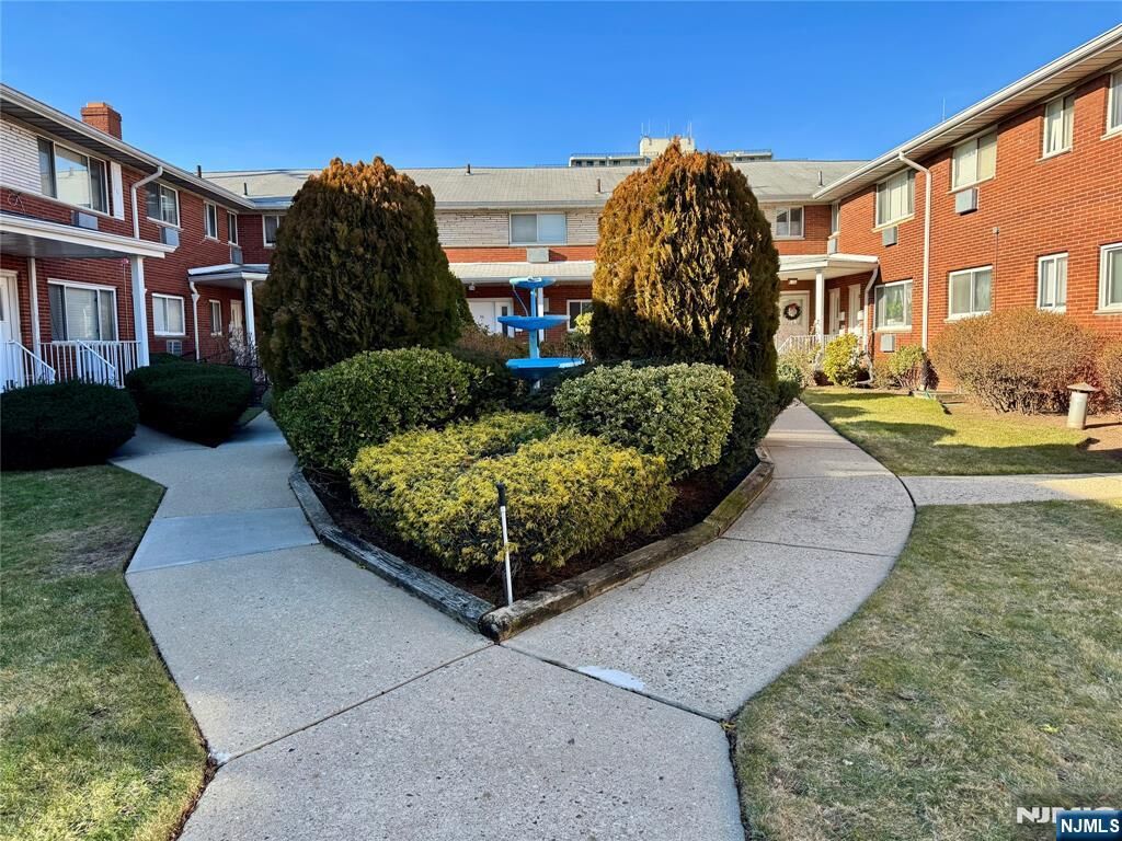 Property Photo:  1315 Anderson Avenue 24  NJ 07024 