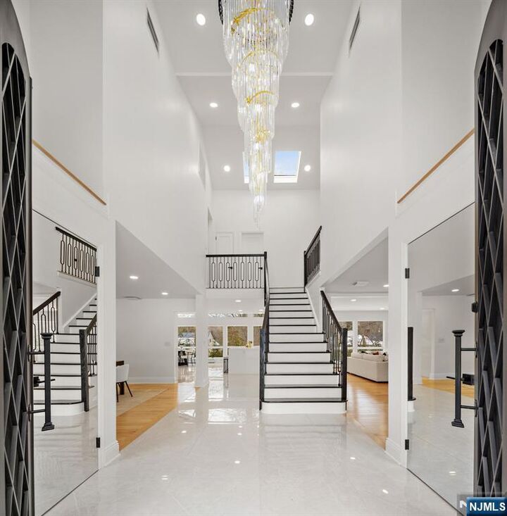 Property Photo:  27 Applewood Drive  NJ 07458 