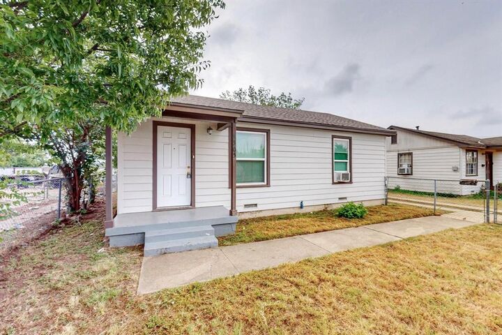 Property Photo: 4305 Frazier Avenue TX 76115