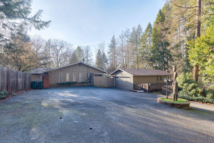 Property Photo:  301 Canyon Drive  OR 97527 