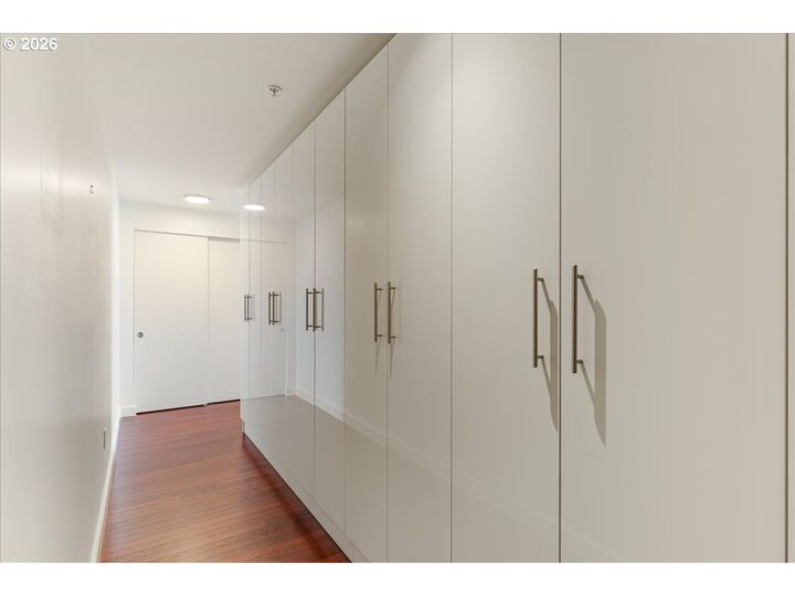 Property Photo:  1926 W Burnside St 301  OR 97209 