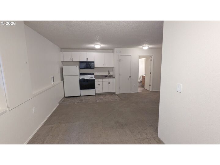 Property Photo:  10 S Porter St  OR 97201 