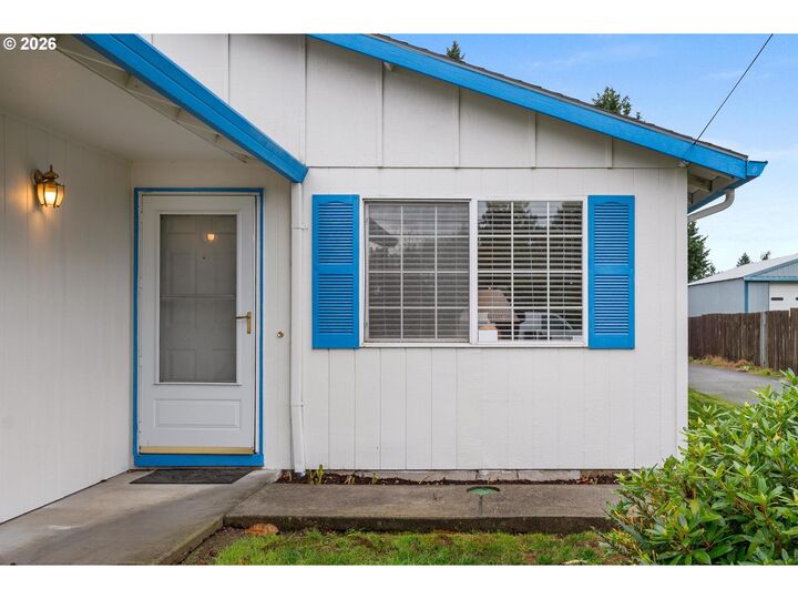 Property Photo:  13834 SE Center St  OR 97236 