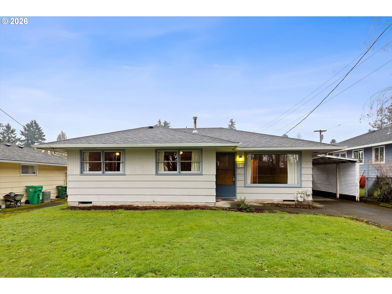 Property Photo: 4010 SE Harvey St OR 97222