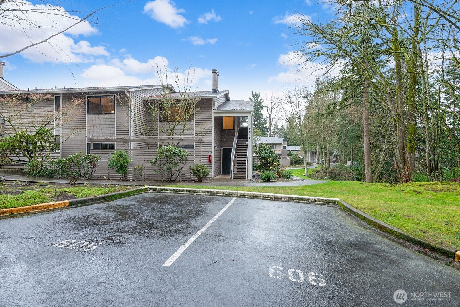 Property Photo:  9919 NE 144th Lane 606  WA 98034 