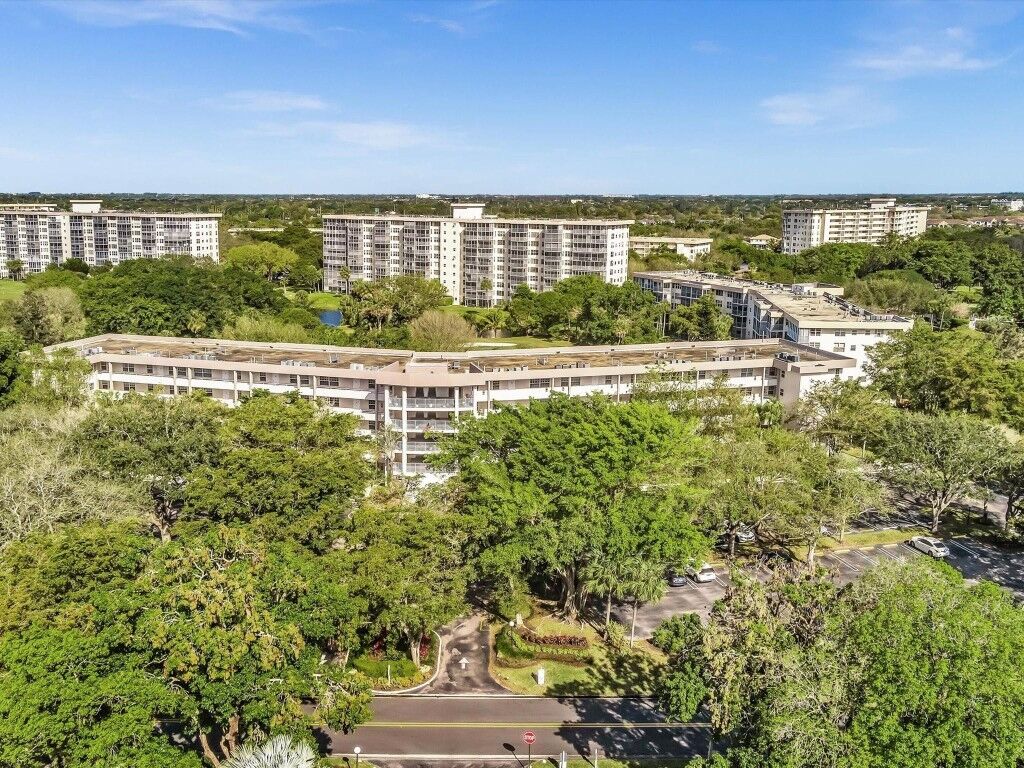 Property Photo:  545 Oaks Lane 505  FL 33069 
