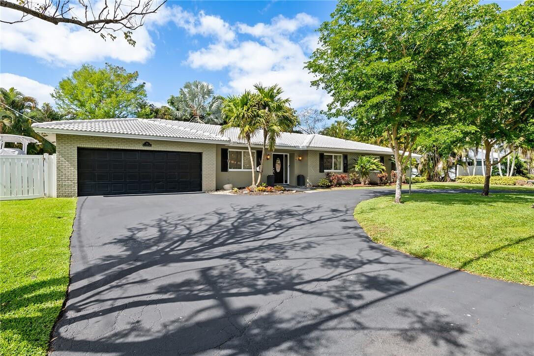 Property Photo: 741 W Tropical Way FL 33317