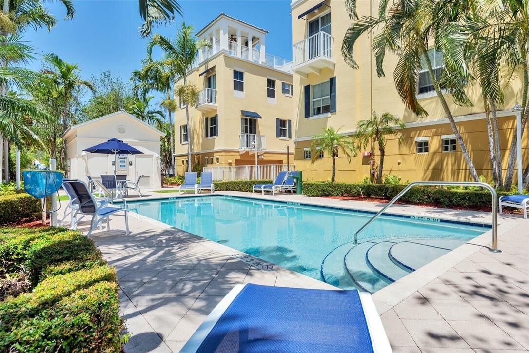 Property Photo: 504 NE 7th Avenue 504-1 FL 33301