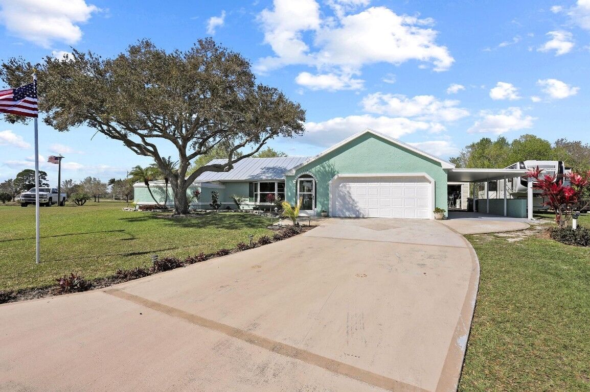 Property Photo:  1450 SE Marisol Court  FL 34952 