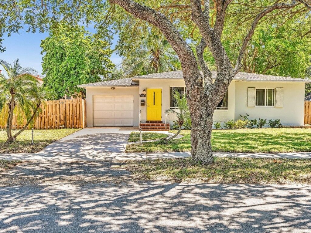 Property Photo:  411 S 26th Avenue  FL 33020 