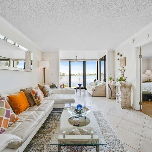 Property Photo: 117 Lake Emerald Drive 101 FL 33309