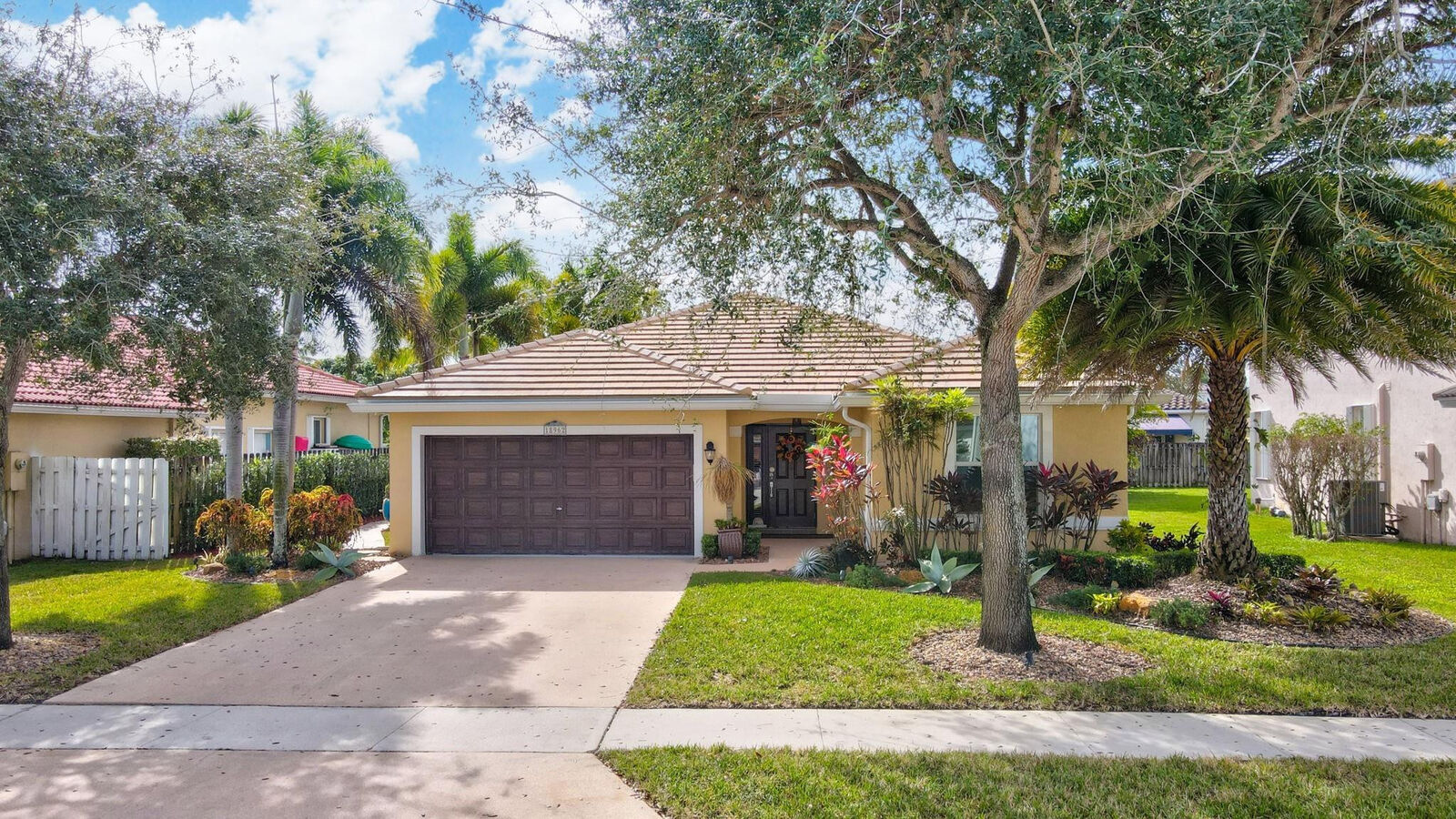 Property Photo: 18962 NW 23rd Place FL 33029