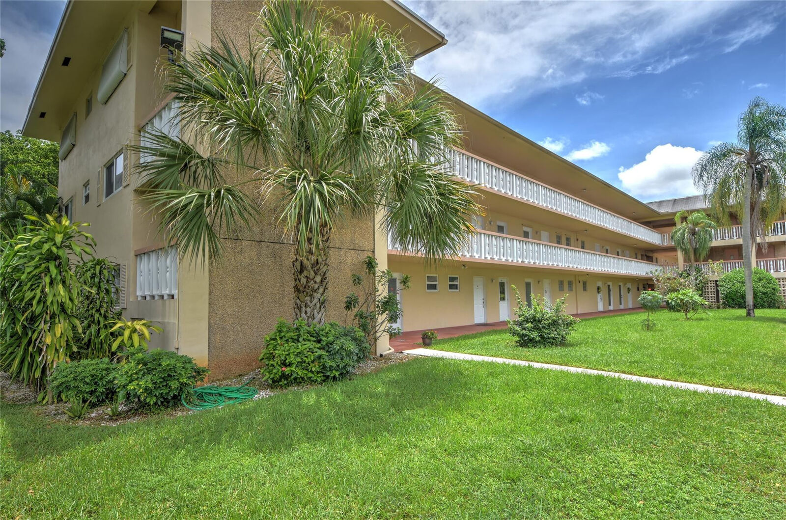 Property Photo:  5200 Washington Street 105  FL 33021 