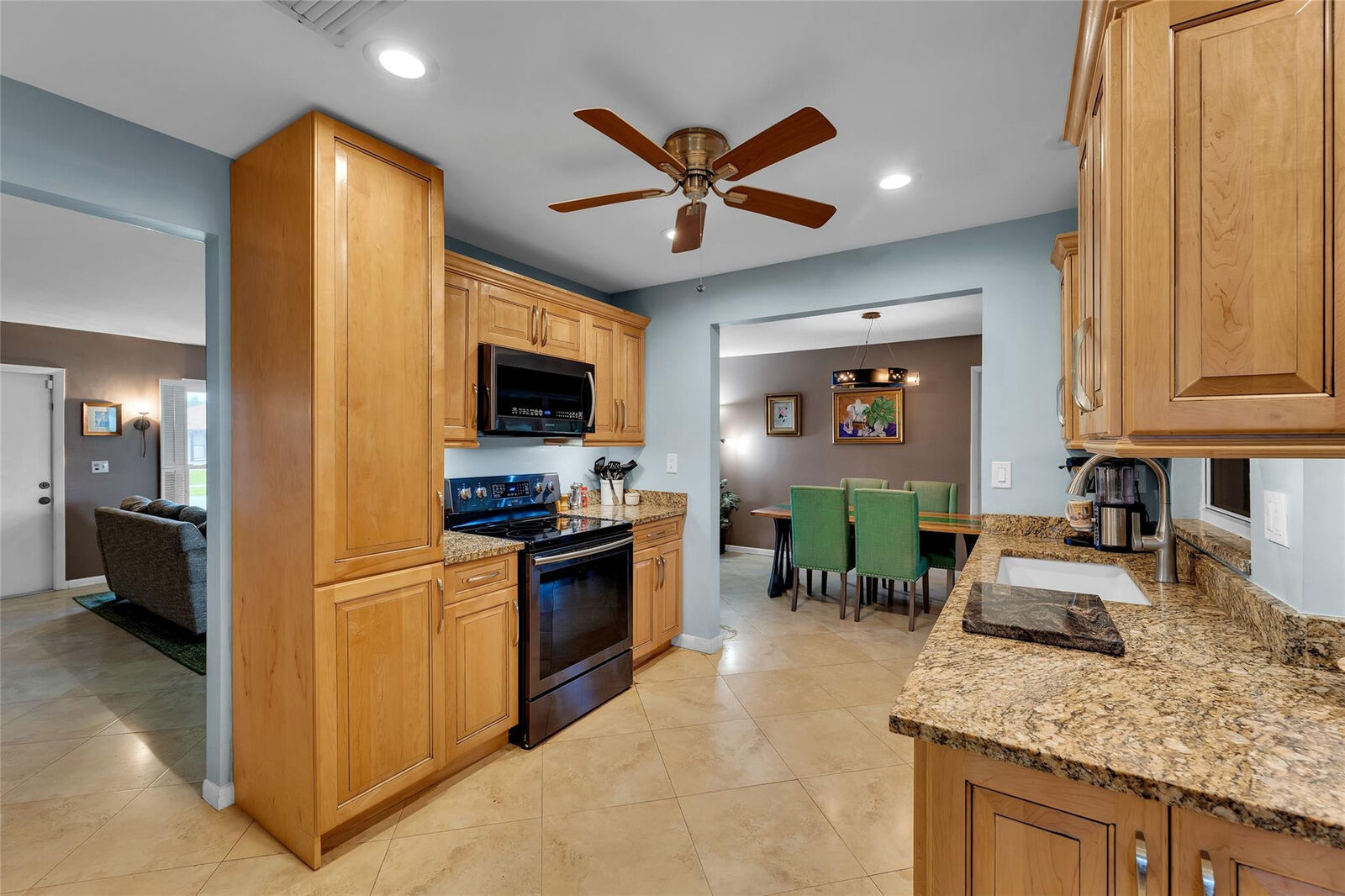 Property Photo: 14750 Summersong Lane FL 33484