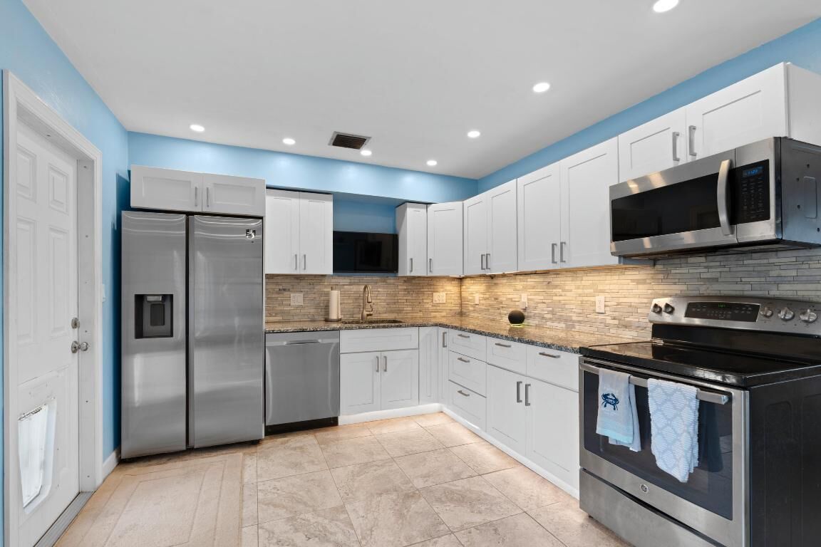 Property Photo: 315 SW 6th Court FL 33426