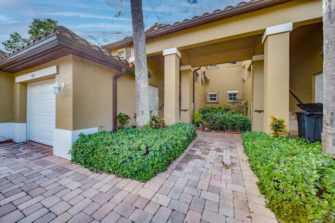 Property Photo: 7947 NW 128th Lane 12-D FL 33076