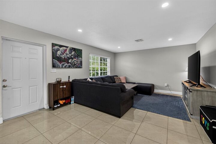 Property Photo: 348 NW 40th Court FL 33309