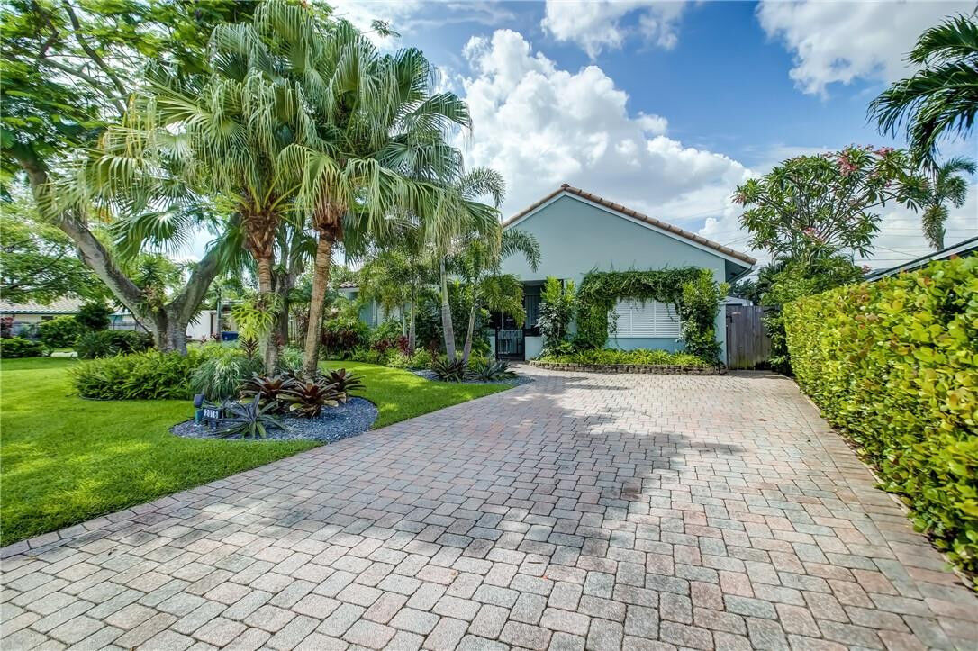 Property Photo:  2016 NE 26th Drive  FL 33306 