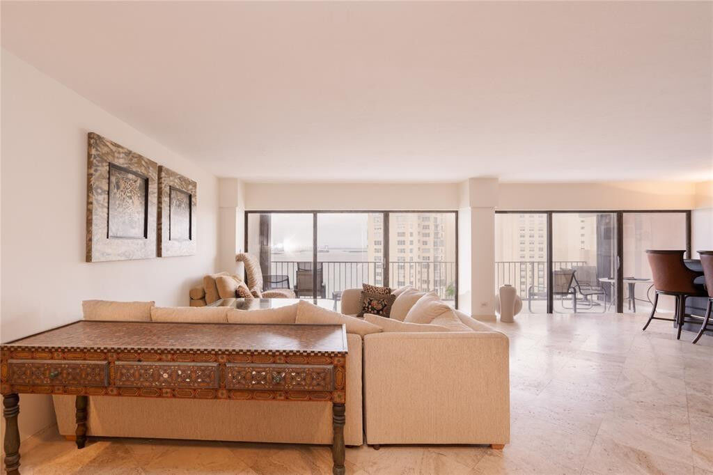 Property Photo:  1800 NE 114th Street 1805  FL 33181 