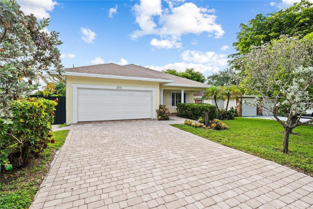Property Photo: 2510 NE 7th Avenue FL 33305