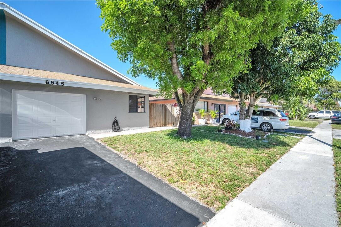 Property Photo:  6545 Harbour Road  FL 33068 