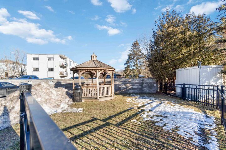 Property Photo: 283 Fairway Road N 90 ON N2A 2P1