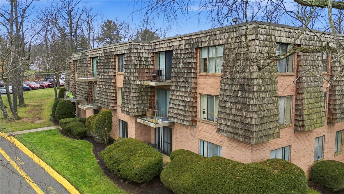 Property Photo:  1115 Forest Green Dr  PA 15108 