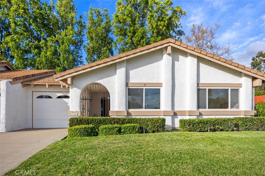 Property Photo:  27881 Via Silva  CA 92692 