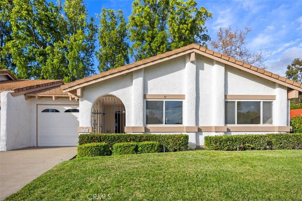 Property Photo:  27881 Via Silva  CA 92692 