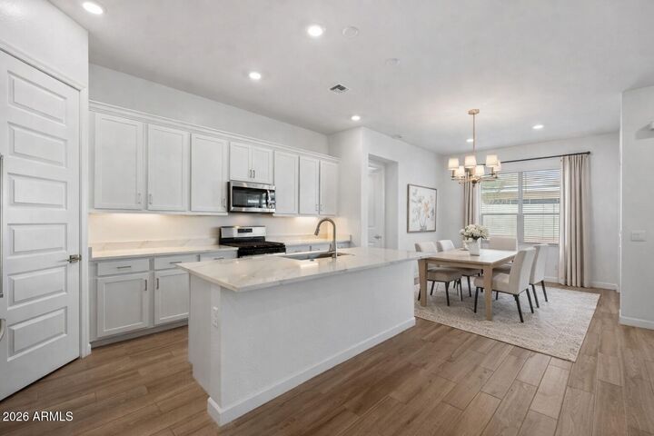 Property Photo: 1734 E Questa Drive AZ 85024