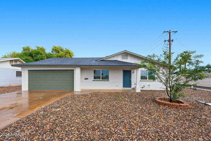 Property Photo: 2219 S River Drive AZ 85282