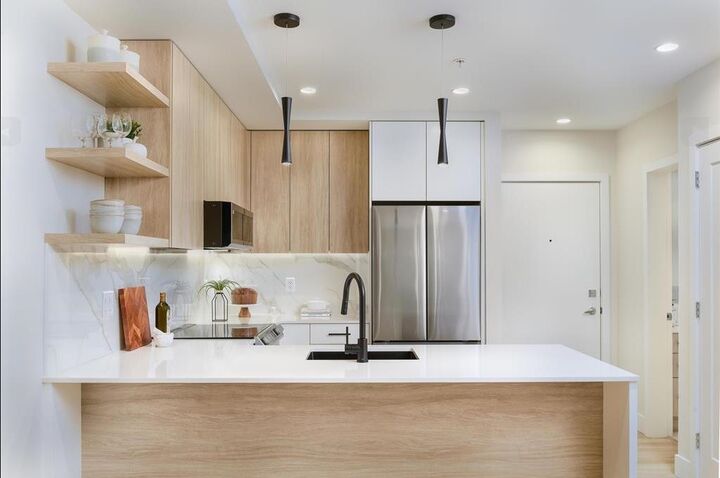 Property Photo: 34375 Gladys Avenue 312 BC V2S 2E8