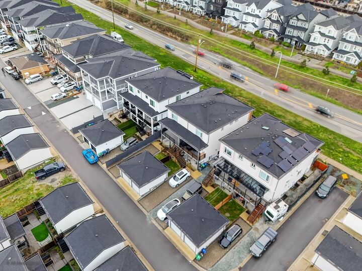 Photo de la propriété:  16762 16 Avenue  BC V3S 9X7 