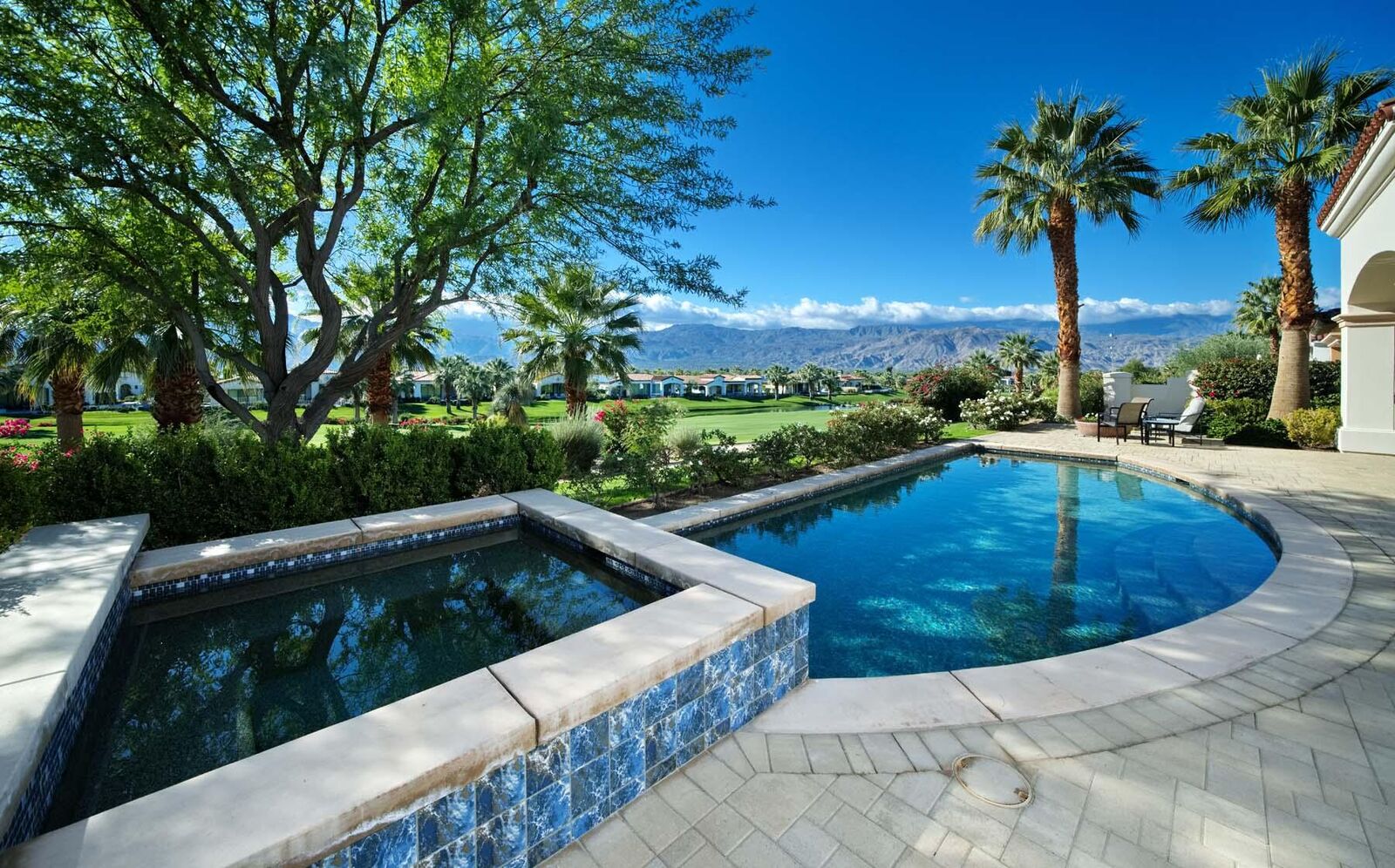 Property Photo:  75757 Via Stia  CA 92210 